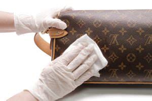 pulire cuoio louis vuitton con acqua